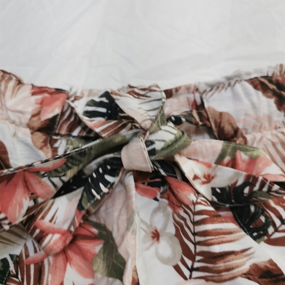 Floral belted high waisted short - Picture 3 of 5
